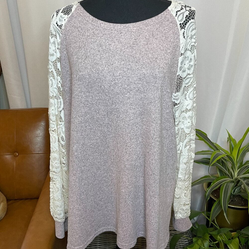 Sweater with lace sleeves